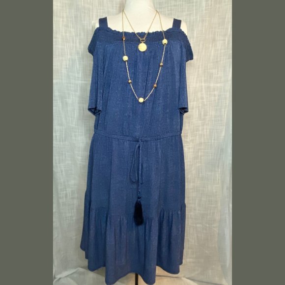 Cold shoulder denim look dress | Robe look denim à épaules dénudées - Picture 3 of 9